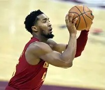 悦盈官网 -曼联门将奥纳纳出击撞倒卡拉季奇