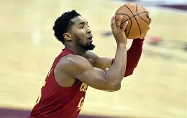 悦盈官网 -曼联门将奥纳纳出击撞倒卡拉季奇