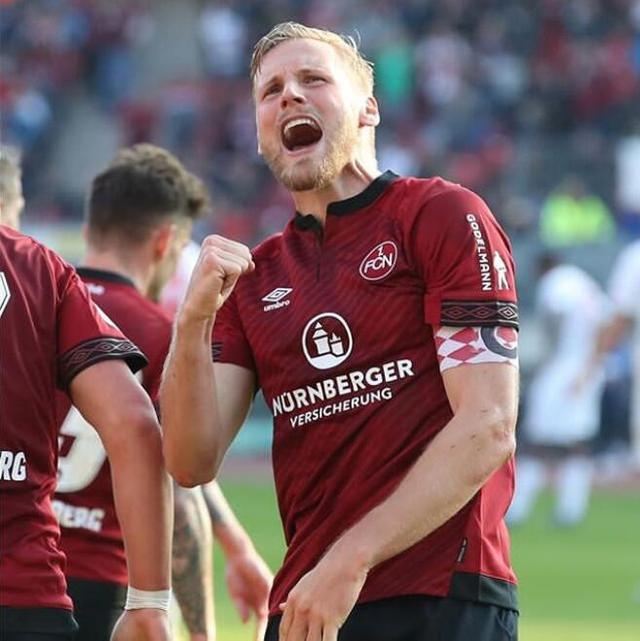 包含清晨体能课后；尼斯单刀错失备战德甲；目标明确；赛程密集仍需轮换的词条