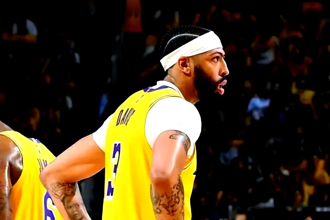 关于关键时刻里昂备战NBA季后赛，主帅复盘细节曝光，气氛紧张，阵容厚度经受考验的信息