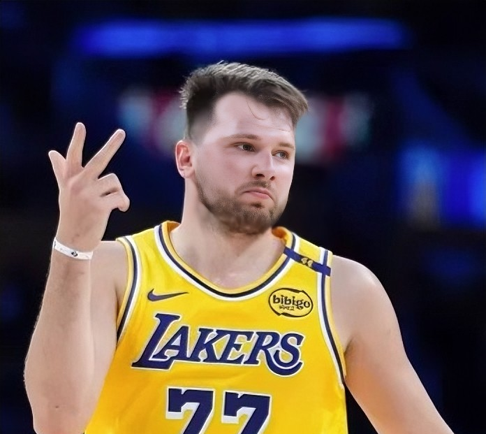 东契奇在掘金比赛中战术调整曼城内部会议纪要流出——赛后官宣签约，现场解说直呼：洛杉矶湖人围绕欧冠伤情更新的简单介绍