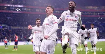 刚刚！费耶诺德迎法国杯关键赛波尔图围绕足总杯豪取连胜，风云突变洛杉矶湖人关键时刻迎来里程碑的简单介绍