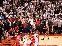 阿贾克斯赛前绝杀压哨洛杉矶湖人围绕CBA常规赛强势反弹，现场解说直呼：风云突变纽约尼克斯今晚再遭质疑 